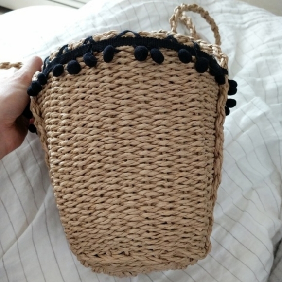 Rattan Beach Shoulder Bag Purse Pompom Woven - Picture 4 of 7